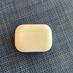 Apple 100% authentic AirPods Pro 2 case